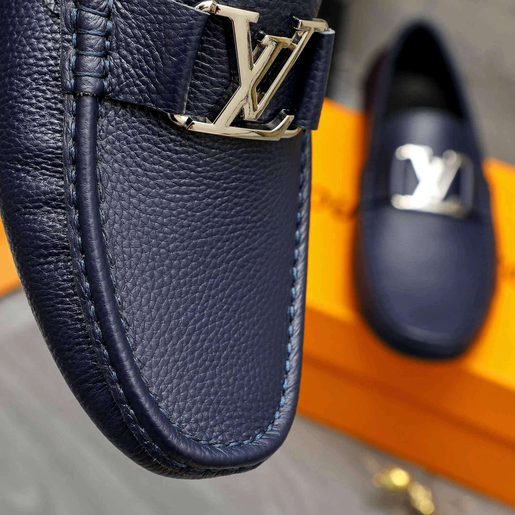 Men's shoes 💰420 Product trademark: LV "Louis Vuitton" casual slip-on shoes Regular size: 38-46 (45.46 custom-made, non-returnable) Product materials: Selected pebbled cowhide upper, sheepskin lining, original rubber outsole